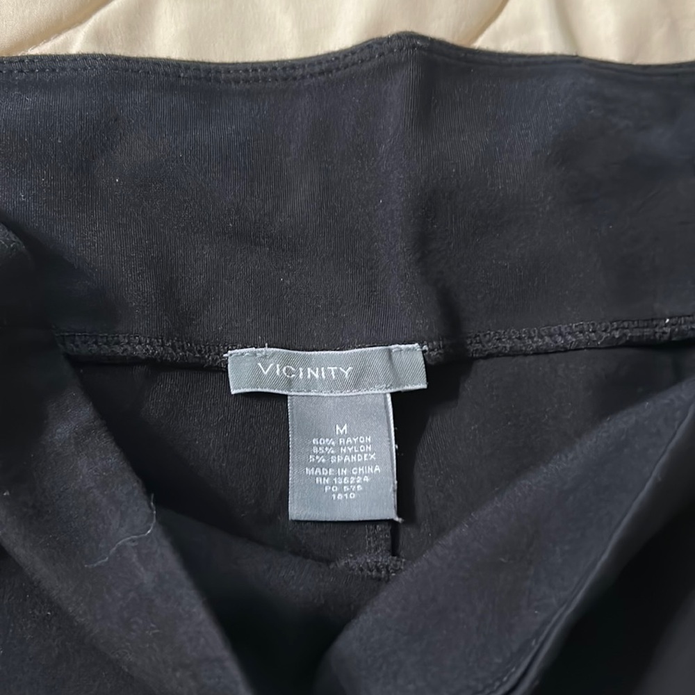 Legging in black with seams down front